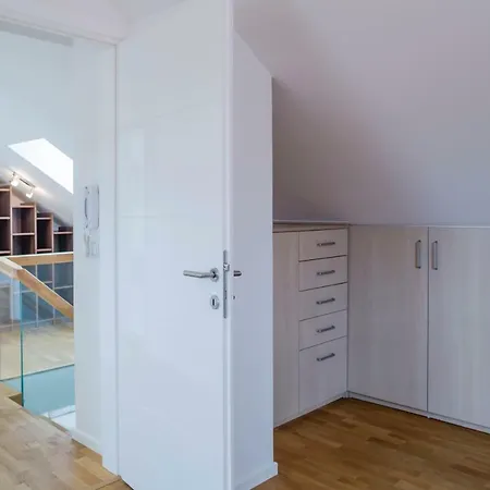 Premium Penthouse Grand Apartment